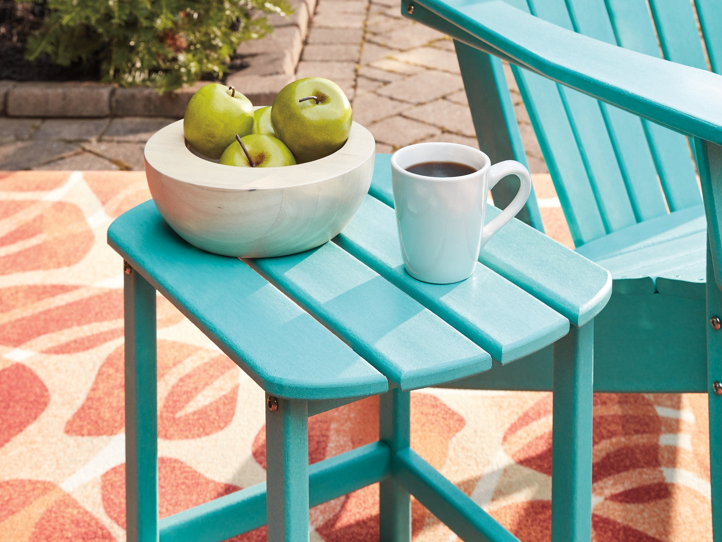 Sundown Treasure Outdoor Chair with End Table