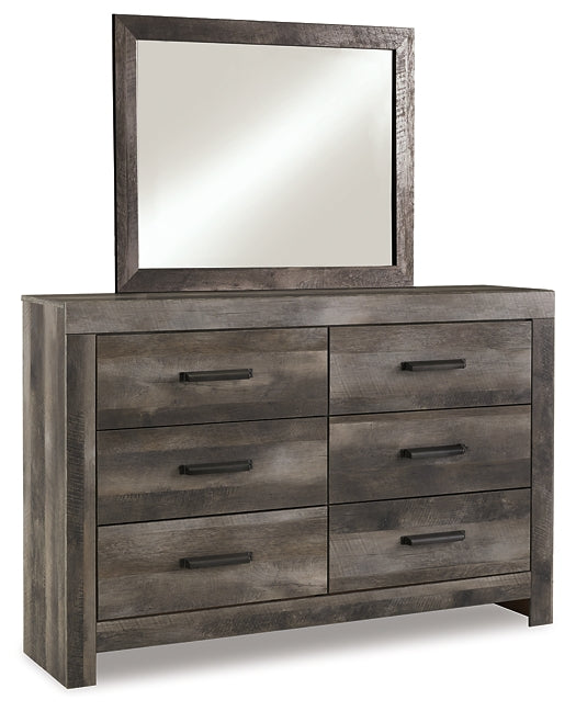 Wynnlow King Panel Bed with Mirrored Dresser and Nightstand